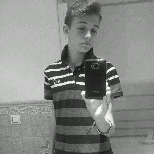 No importa lo fuerte que golpeas, si no lo fuerte que eres cuando te golpean ▼_▼