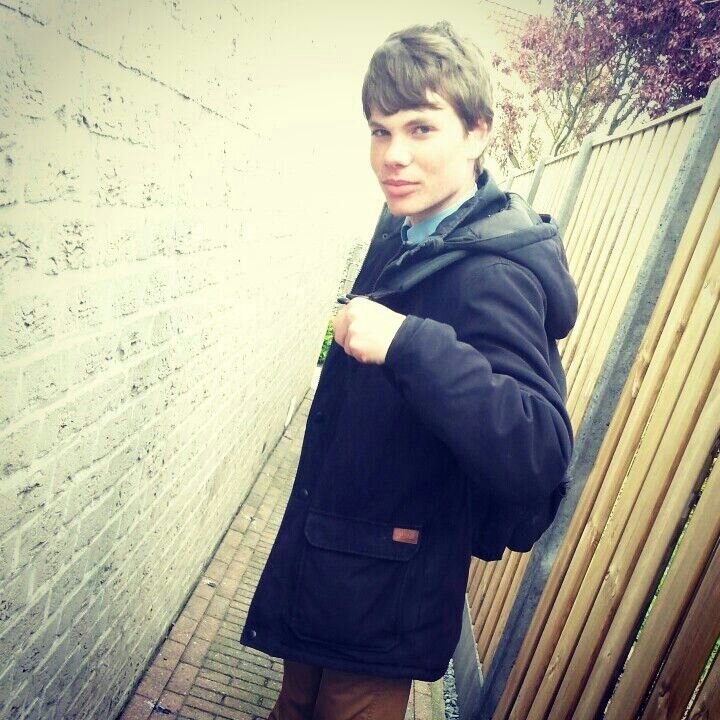 slaapsessies| Sluiskil mooiste plekje op aarde | Trap listener | keep chilling | Tennis player | Snapp; justfredie | Wapp ask me |