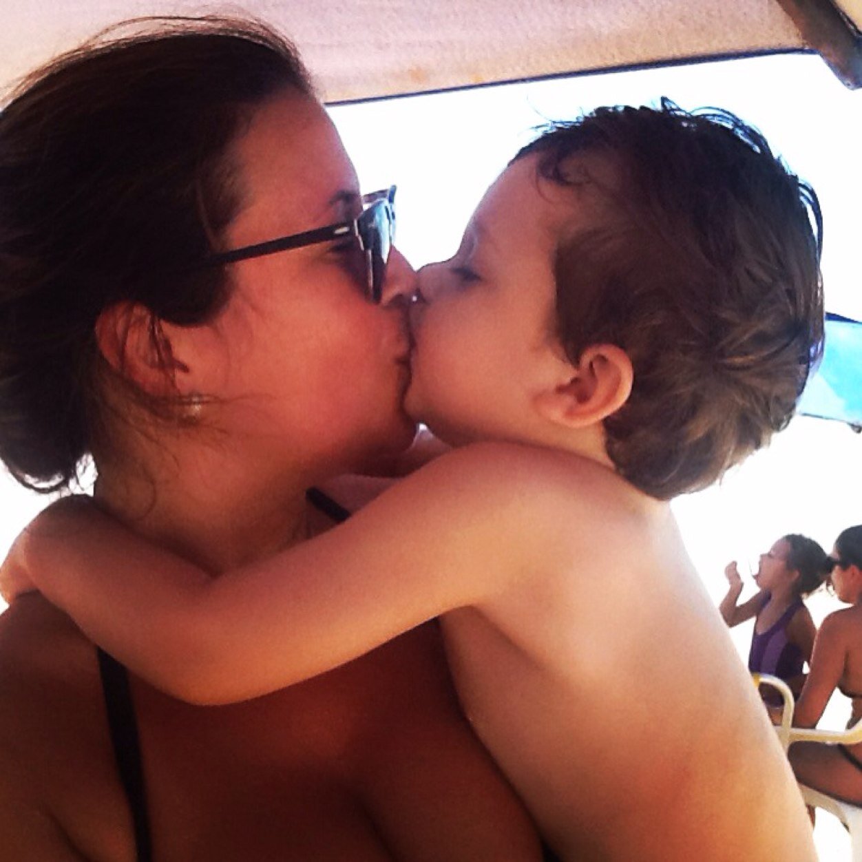 Relações Públicas, mãe do Arthur, esposa do Dani , apaixonada pela família