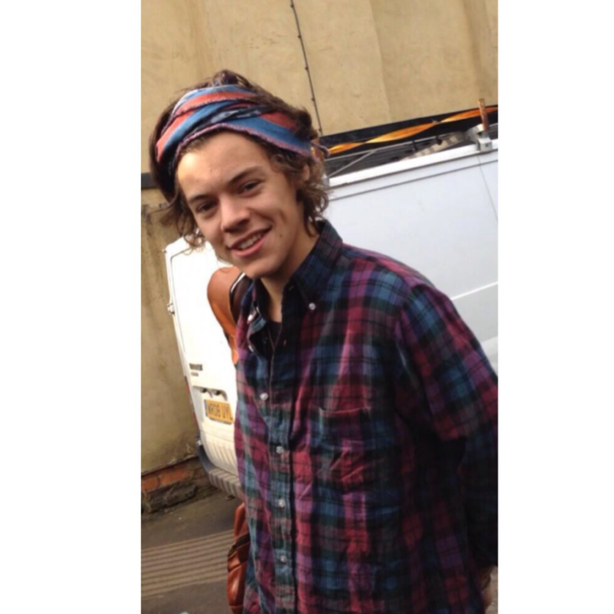 HI ! PLEASE FOLLOW MY ACC @queenmerel , THANK YOU SO MUCH ! ILY XOXOXO