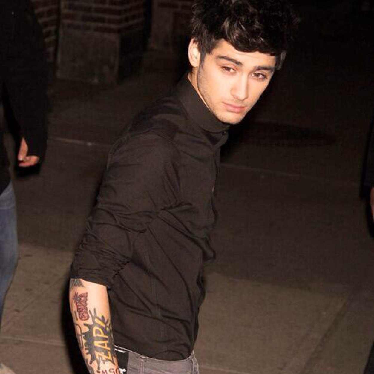 ask for a follow back on @raybanzouis