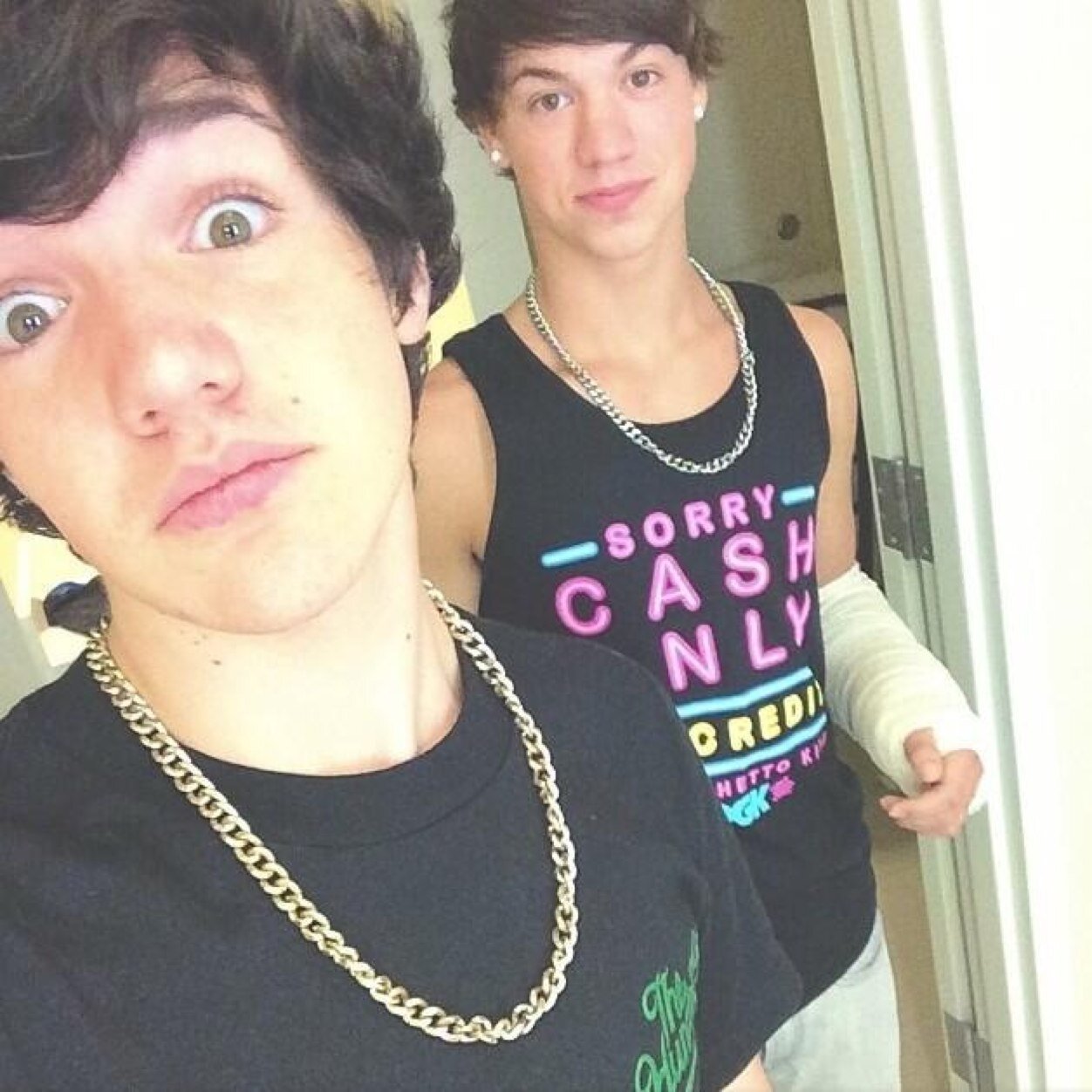 Follow my friend @TAYCANlFF & me @SeriousShawn ❤️