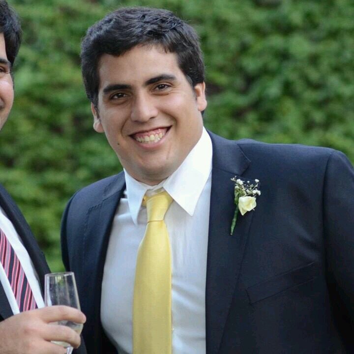 chichodecasas's profile picture. Un gordo alegre! Profesor y Abogado de Famosos. Mi sueño: ser Detective, Bailarín y Cantante...mendocino y platense!