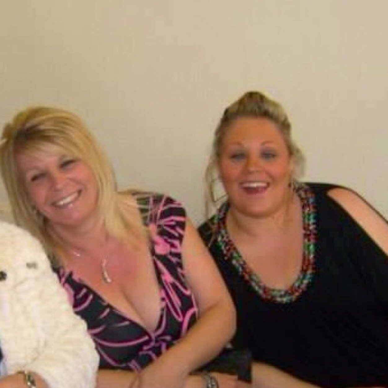 amymamy87's profile picture. ♥Love My Family♥ ♥Been With Danny for 13Years!!!♥ ♥Have 5 Beautiful Babies♥ ❤️DH-EH-JH-BH-LH-TH❤️