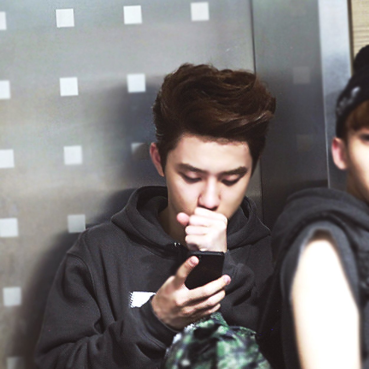 Dont follow this account, follow @DOKyungwho for another follow thank you (・ω・)ノ this follow is free but follow @DOKyungwho for another