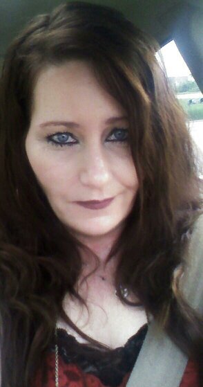 I am a 43 yr old mom of 4 kids. I love my kids, family and friends! Music is my heart n soul .It speaks when I cant.