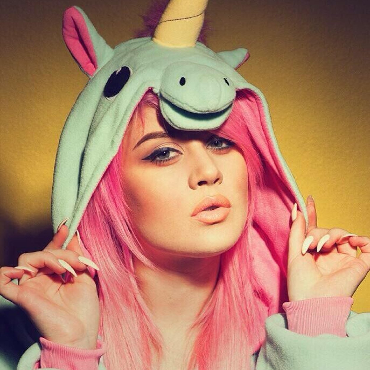 KcllyEden's profile picture. Sinful lips adorn your heart-shaped face, igniting the need to sin with grace. [RP/FL]