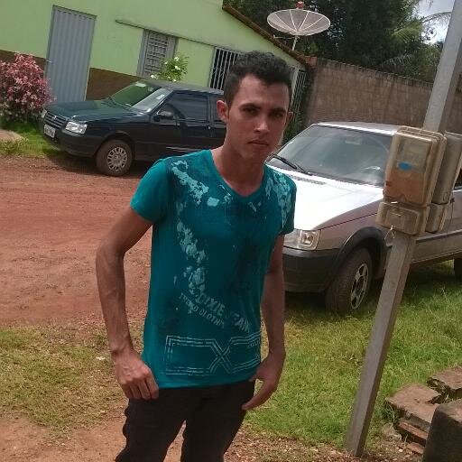 Simplismente um louco apaixonado.!“É difícil quando você me ignora, mas é ainda mais difícil quando tenho que fingir que não me importo.”
