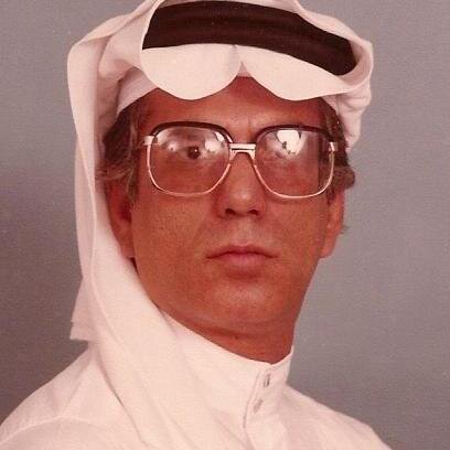 إعلامي سعودي كتب للإذاعة مسلسلات وللتلفزيون والسيناريو والمقال اليومي.وله ستة كتب وهو الآن مستشار إعلامي.
شارك في أول بطولة للهلال وهذاكأسهاومع الوحدةعام1386هـ