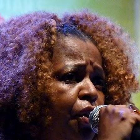 Cantora Tânia Amorim - Brazilian Singer