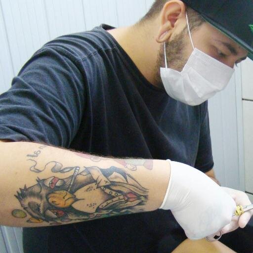 Body Piercing na Empresa RedBlack Tattoo, 18 anos, Humildade o sol nasce par todos