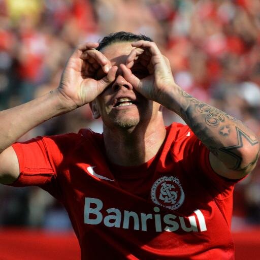 “Ser colorado é chegar ao topo do mundo como poucos, sem precisar ir ao fundo do poço como alguns.”
Vitório Piffero.