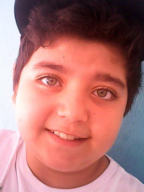 Oi Meu Nome Éh Raphael, Curto Pollo E Tenho 12 Anos De Idade Se Quiser Éh Só Me Seguir Que Eu Sigo De Volta !!!
