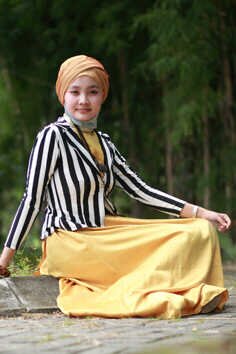 Mickey mouse lover - bad singer - traveler wannabe - always need mineral water - love PEACH n SILVER - belive a miracle of brain power \(´▽`)/