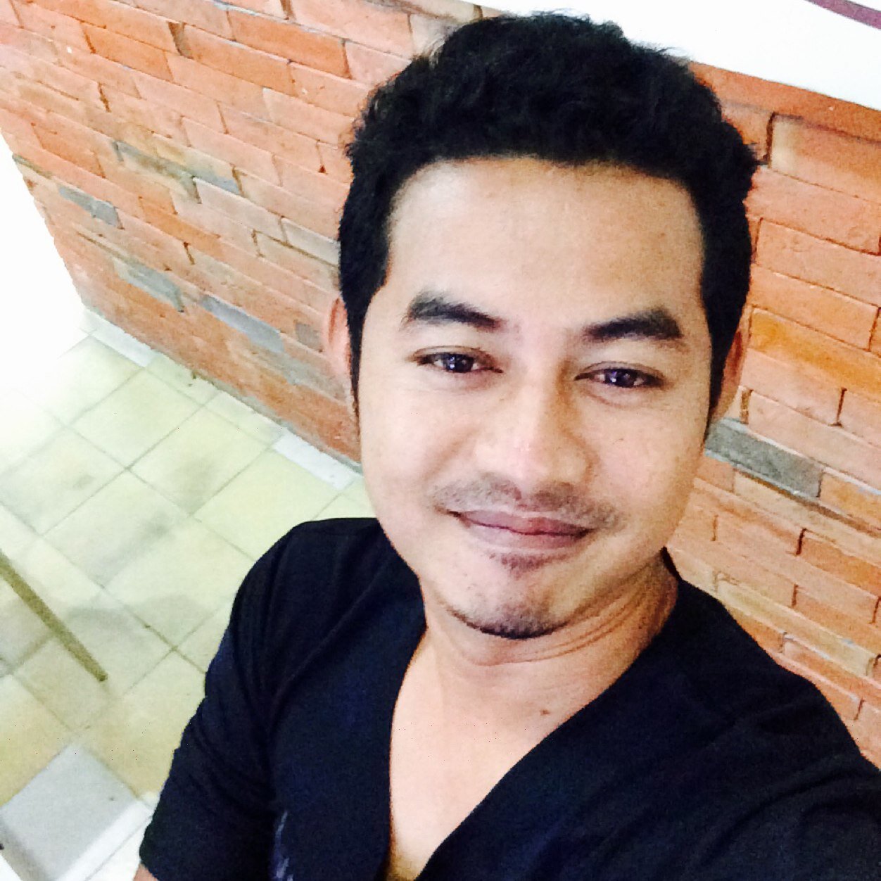 BuntheaL's profile picture. 