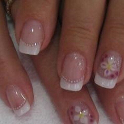 Servicio de manicura completo, nivel de excelencia, verse bien es sentirse bien. Para consultas y turnos llamar o mandar mensajes al 1554101858.