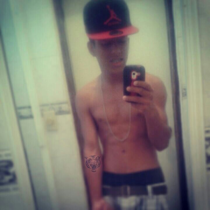 I never say never and always believe in me!!3 Follow me and follow back!;3