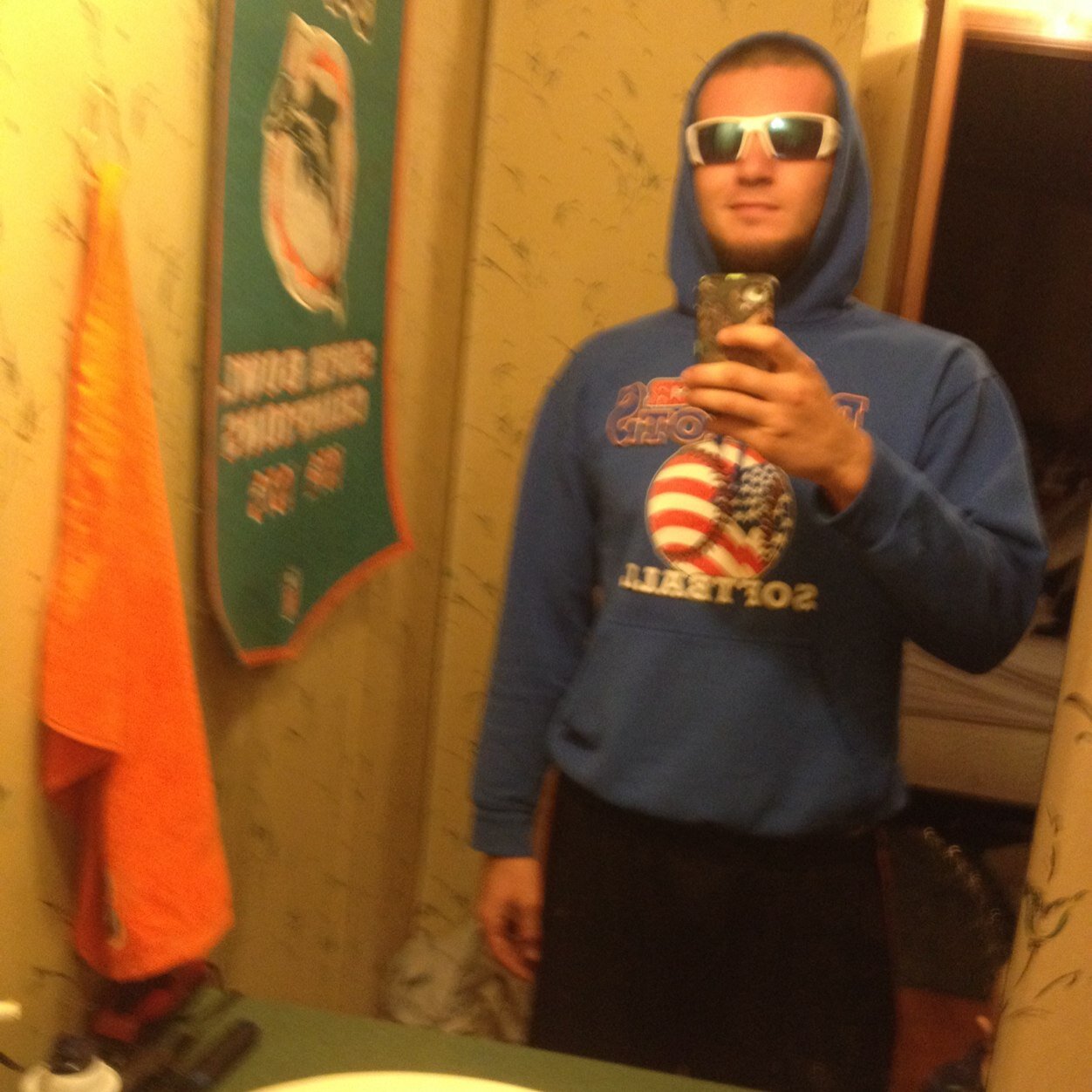 Phillip86214870's profile picture. Im married and love my wife.