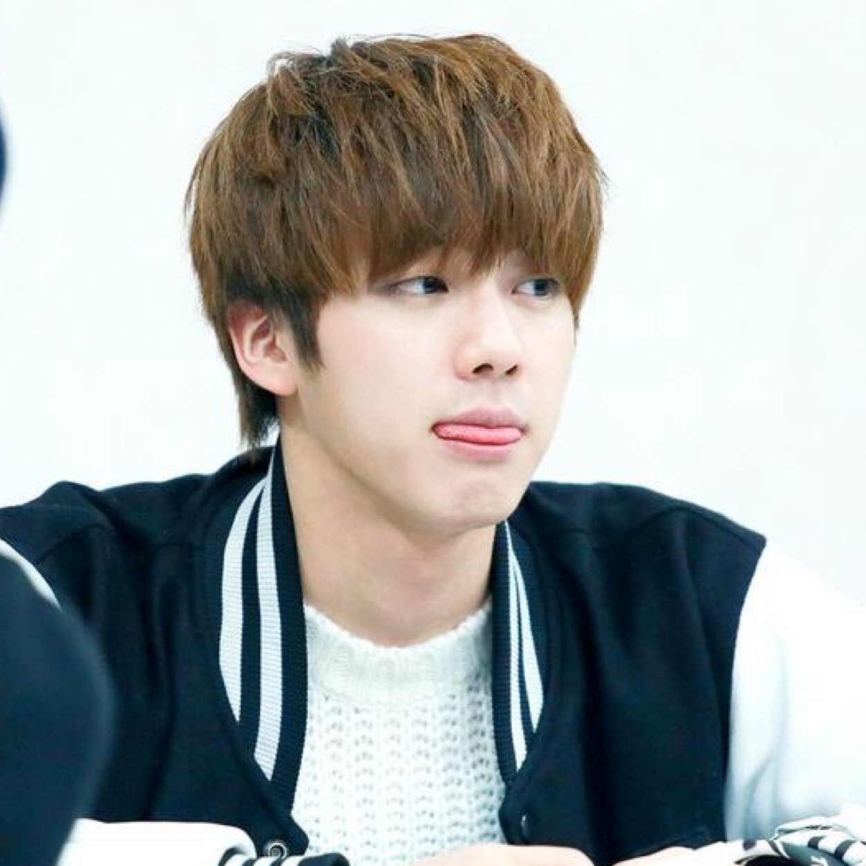 ปิดแล้วครับ .  ไปที่ @JINNksj