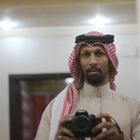 ليس گل شخص يستحق أن تعطيه گل ما في قلبگ له ، فقد يصدمگ بَ واقع يجعلگ تتحسر على ما قدمت من أجله ♡.                  2AD9EEE6