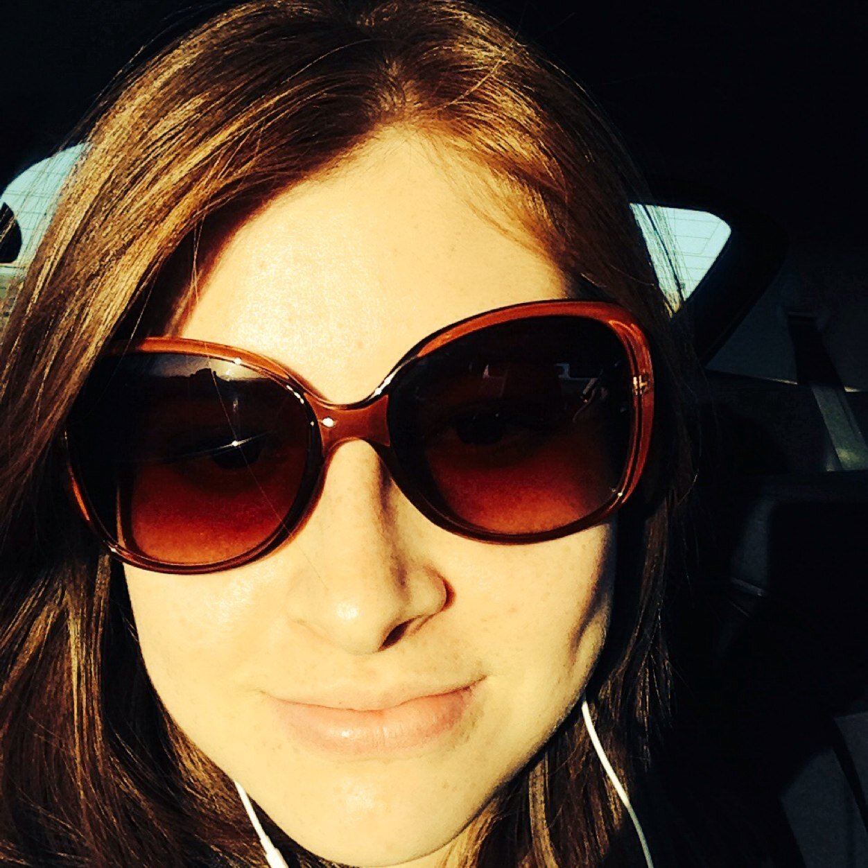 fany_c5's profile picture. Es callada, tímida, inocente, tiene la mirada...