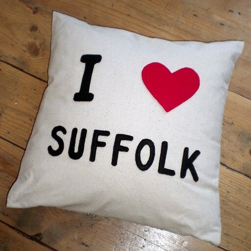 Freelance Artist, inspired by Suffolk. Currently taking a break... but I paint, draw, create and design. Favourite subjects are portraits and buildings.