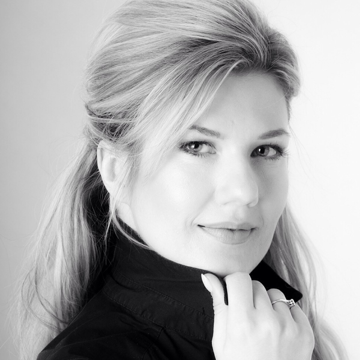 International Celebrity Hair and make up artist. https://t.co/9h8l5M6RHX