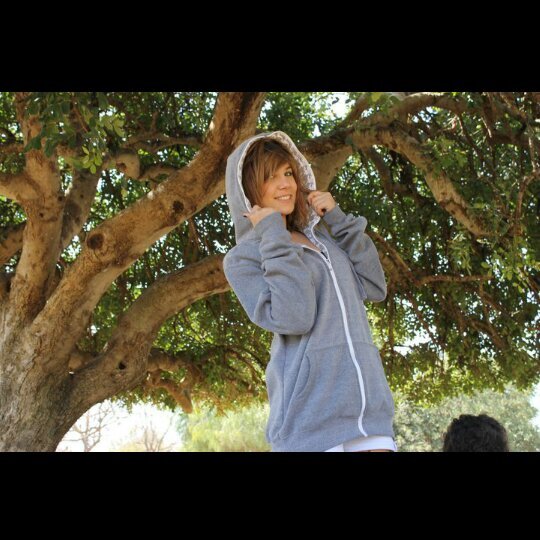 TeEsnifaria's profile picture. Emborracharte y contarle a la botella como era su sonrisa. †Solo recuerdo llegar borracho a casa y ponerme a hablar con tu foto.†