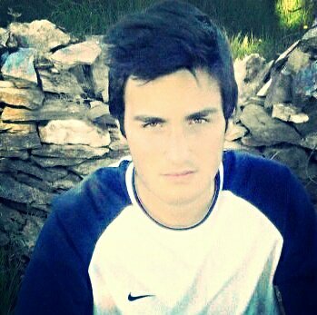 Del 97 nacido para hacer feliz a mi gente. Stay strong. los sueños no se sueñan se consiguen. me sigues? te sigo :)