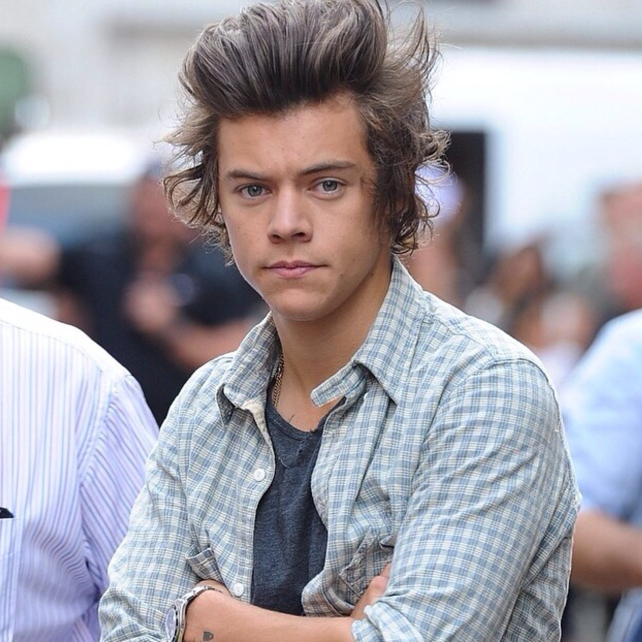 5 foot something with the skinny jeans,dont look back baby FOLLOW ME