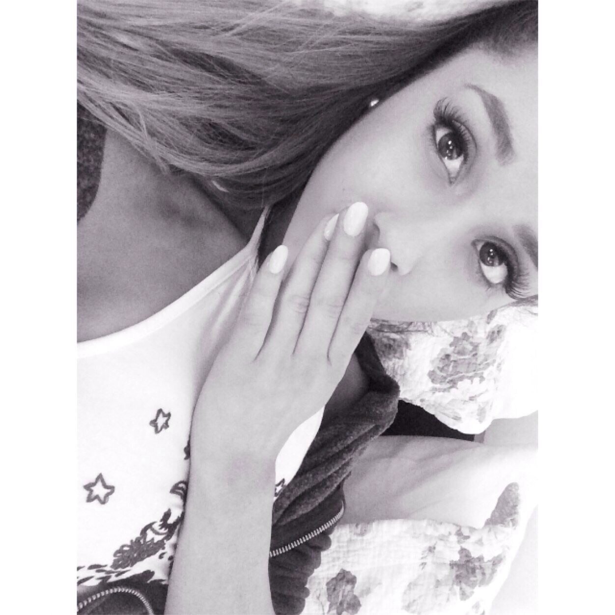 ♡She is the kind of girl that you always want at your side and never let go, and even though she doesn't know of my existance, our love is undeniable.♡