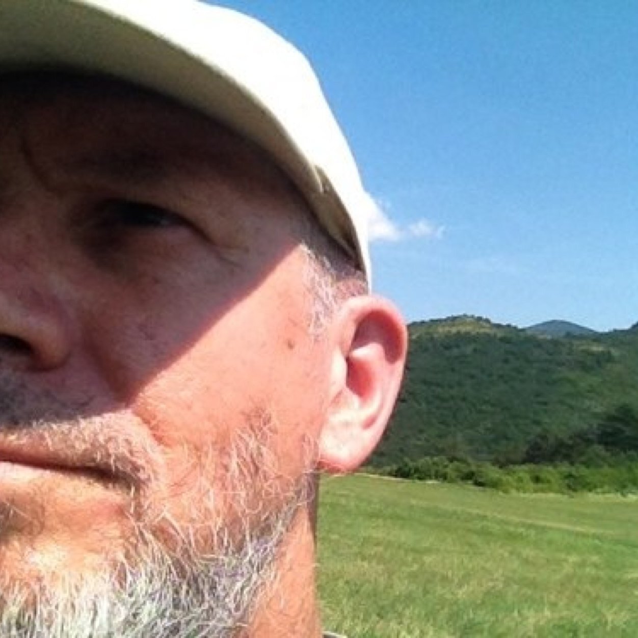 cvetosch's profile picture. People. Languages. Voyages. Nature & Fruits :) Et ...Lumière..., plus de Lumière