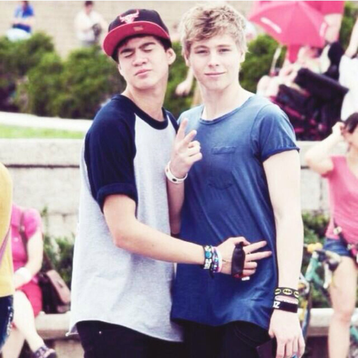 free follow given by @hxrrysvuitton ily