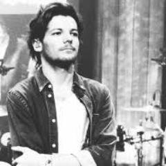 leNutellaWorld's profile picture. Louis never notices me... I'm not FUCKING STANDING ON PLUTO!! RT THIS LINK!! https://t.co/0sEOtLJFXm