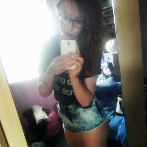 I'm 18, basically music and food are my life ok. COLDPLAY. Cuddiling? I like that shit. Follow for a follow:)))