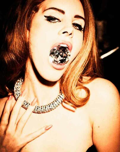 Psychotic bitch. Obsessed with weight. Obsessed with weed.