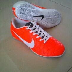 kami menyediakan perlengkapan Futsal Dan SepakBola