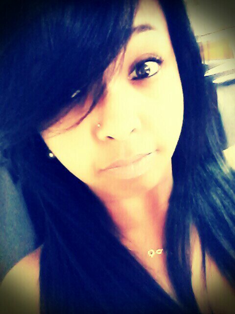 Eu sou o brilho dos teus olhos ao me olhar Sou o teu sorriso ao ganhar um beijo meu Eu sou teu corpo inteiro a se arrepiar Quando em meus braços você se acolheu