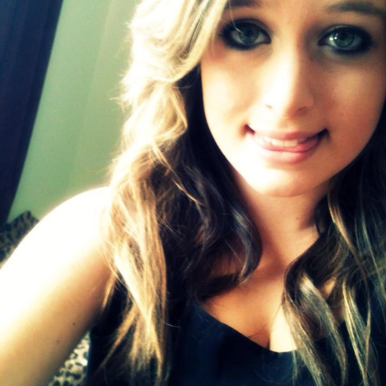 TeenSlutFromAUS's profile picture. Average teen slut from Australia who likes bad attention. Naughty account. RT & Follow xx