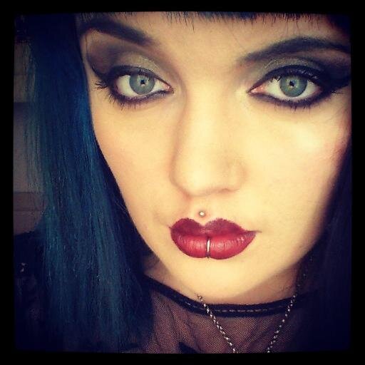UK. Devoted metal head, who enjoys drawing, taking photos and going to gigs. Plenty of gigs. Breaking Bad & Lord of The Rings. Phil Anselmo is THE BABE.