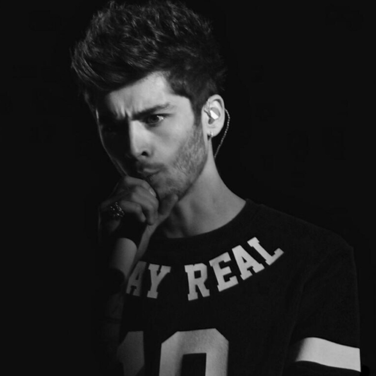 RT LINK AND TAG ZAYNS USERNAME HELP @fvckinzaynn !!