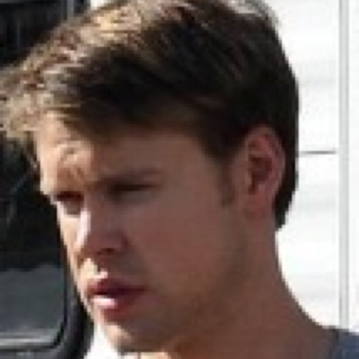 Glee, TVD, PLL in fact a series addict! But my passion is music i love and admire chord a futur music star i luv all the glee cast! Depeche mode are my heroes
