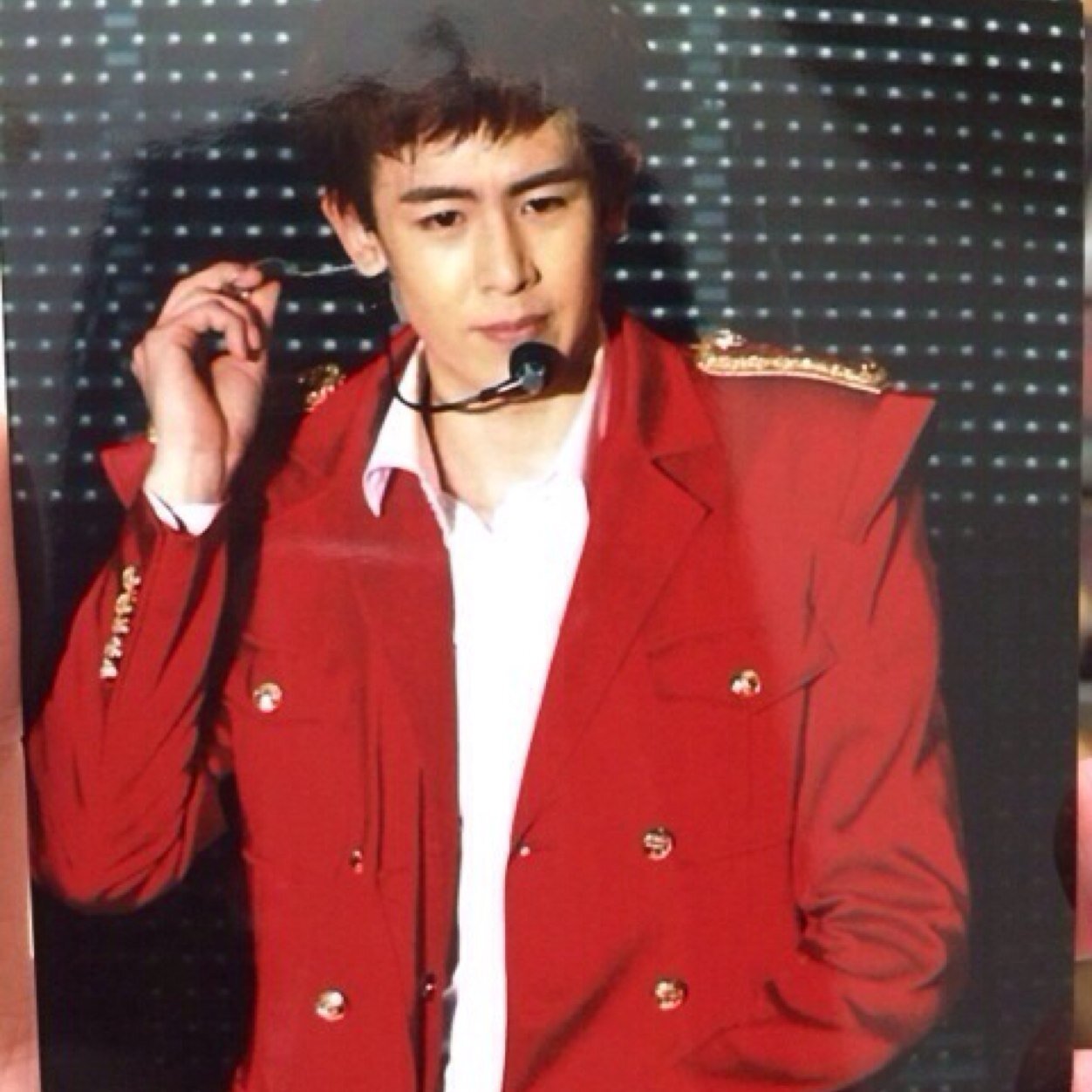 ตามฟอลฮอตเทสต์ค่ะ^^ อยากให้ทามไลน์มีแต่บ่ายสอง