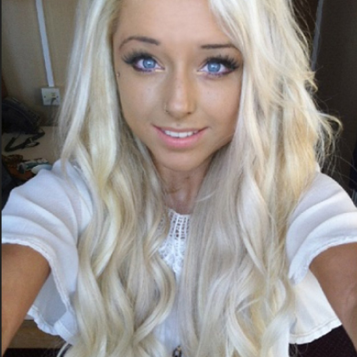 Tweet me 'i love chloe'