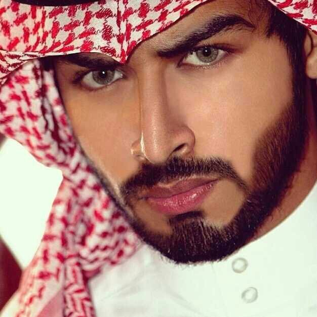 كًثيُرةَ هَيً آﻵوُجه آلتي تبتسُمَ لنآ
لكنًنآ ﻵ نعَلمً مْاًذاَ فيً القلوُبْ !! ، سبحان الله وبحمده سبحان الله العظيم