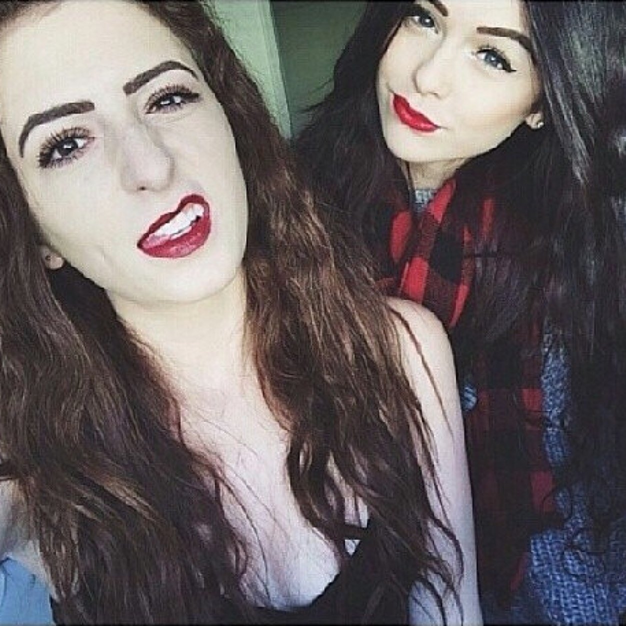 Lindsay Demeola & Acacia Brinley fanpage