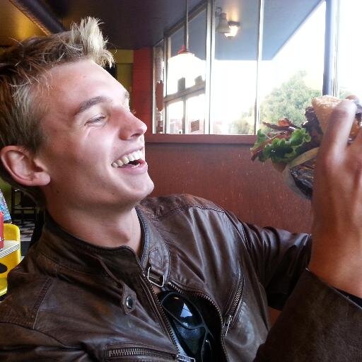 andbuhl's profile picture. GameIT, guitarist, 3D designer, projektleder, awesome :D, filmfanatiker, snowboarder, løber and so on