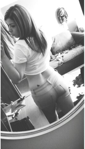 Steph28_04's profile picture. Imperfection is beauty. madness is genius. I'd rather be absolutely ridiculous than absolutely boring. - Marilyn Monroe :)