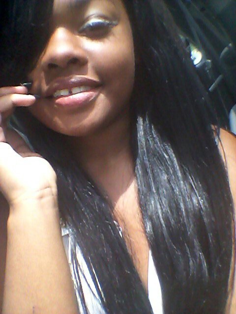 18 ' ima boss .I do boss bitch shit lil durk is my husband .... money train ln im 5'3 im black an Indian