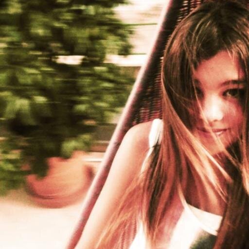 Hi,my name is Joanna and I'm from Greece the things that I adore:1D,Nash,Hayes,Matt and Cameron♥♥